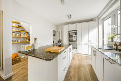 237 Worplesdon Road, Guildford, GU2 9XJ