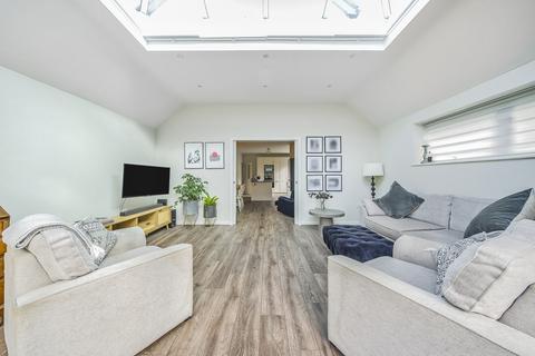 237 Worplesdon Road, Guildford, GU2 9XJ