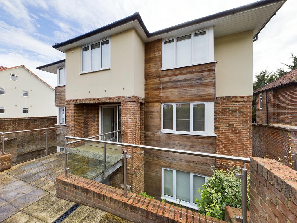 Elizabeth Place, High 1 bed flat for sale £210,000