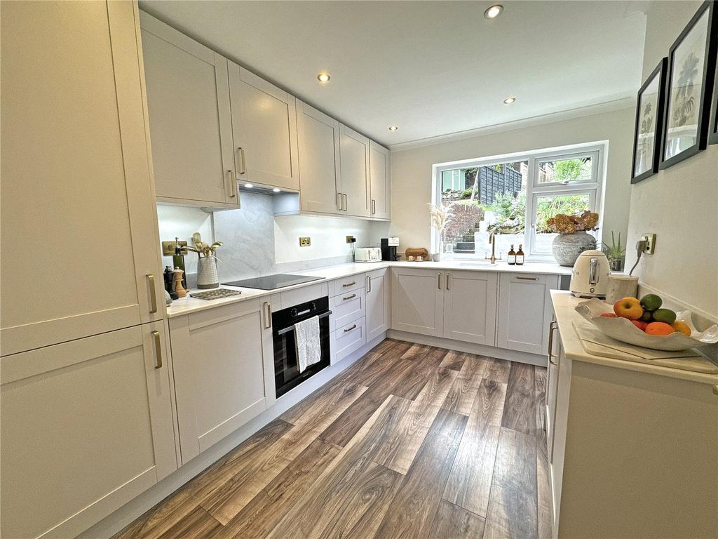 East Grinstead, West Sussex 3 bed semidetached house for sale £450,000