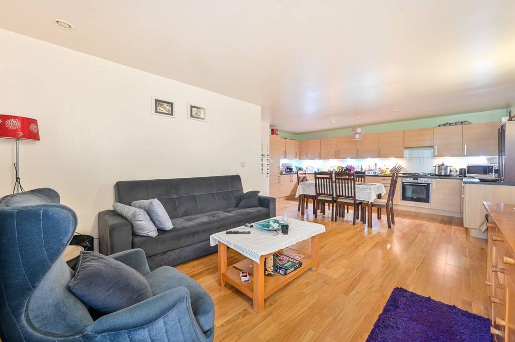 Empire Way, Wembley Park, Wembley, HA9 2 bed flat for sale £450,000