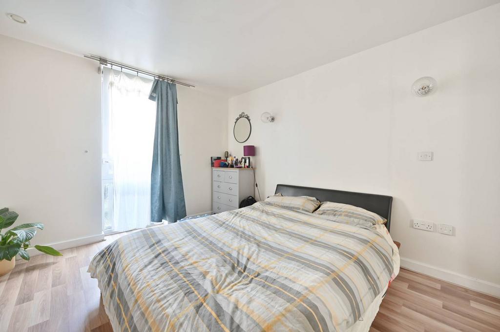 Empire Way, Wembley Park, Wembley, HA9 2 bed flat for sale £450,000