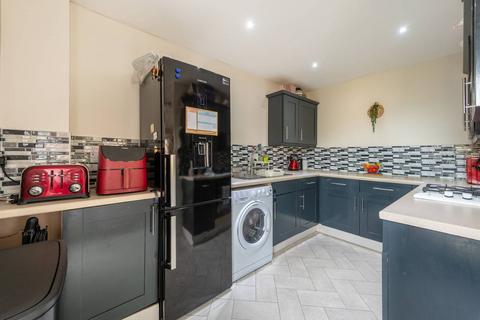 2 bedroom flat for sale, Hirst Crescent, North Wembley, Wembley, HA9