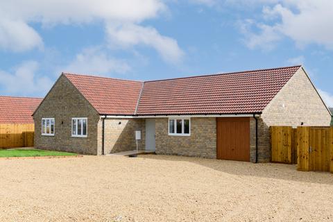 3 bedroom detached bungalow for sale, Station Road, Wanstrow