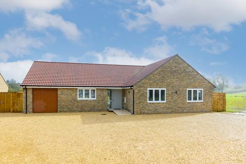 3 bedroom detached bungalow for sale, Station Road, Wanstrow