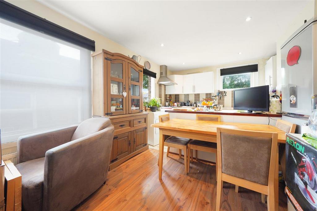 Durban Road, SE27 2 bed for sale £415,000