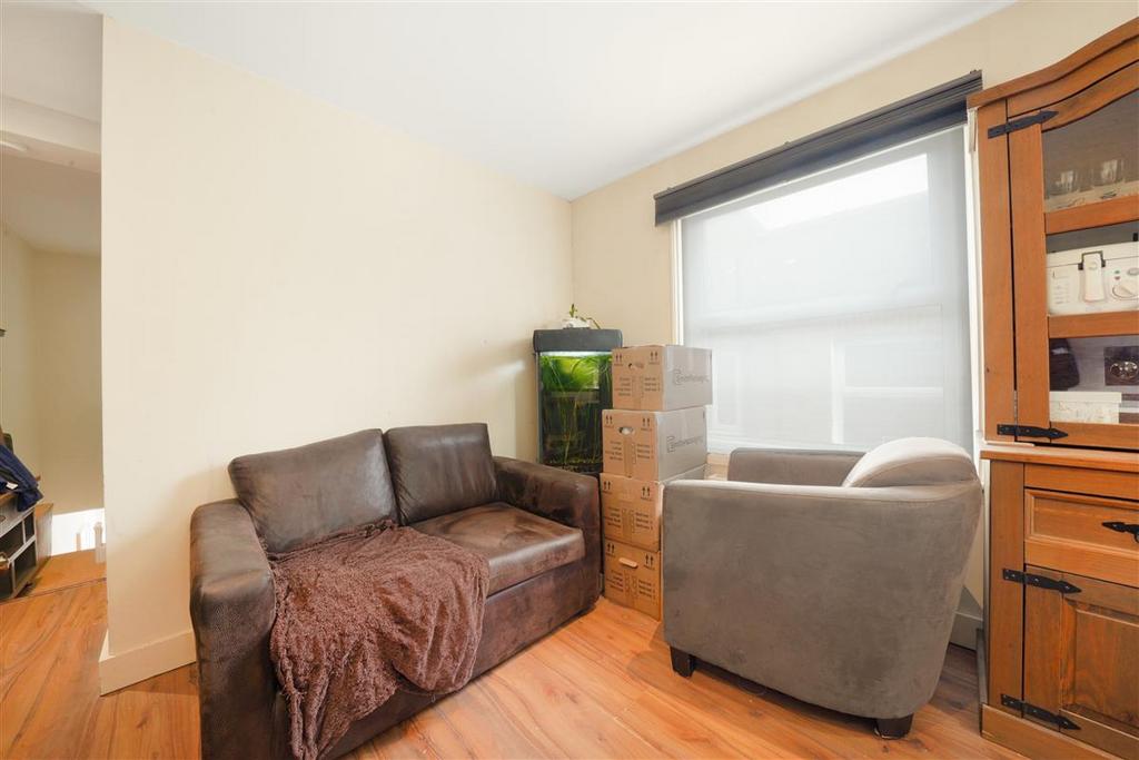 Durban Road, SE27 2 bed for sale £415,000