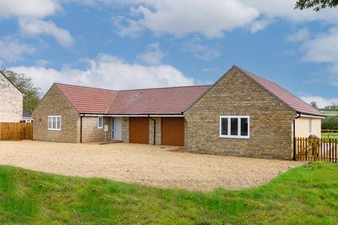 2 bedroom bungalow for sale, Station Road, Wanstrow