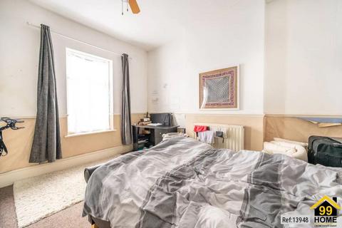 3 bedroom semi-detached house for sale, Rectory Road, London, E12