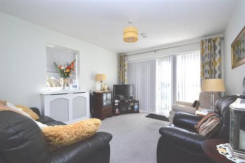 2 bedroom flat for sale, Castle Street, East Cowes