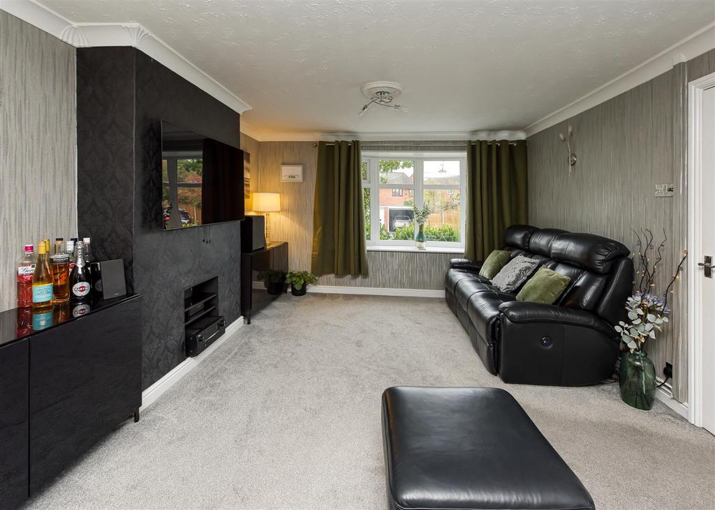 10 Linley Grove-Living Room B.jpg