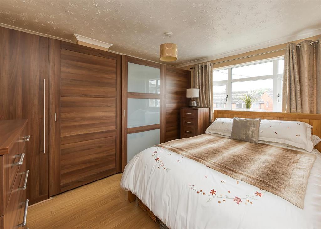 10 Linley Grove-Bed 1.jpg