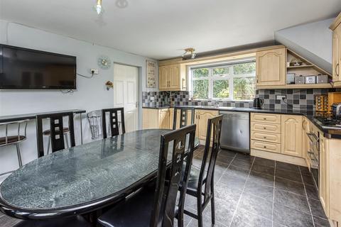 4 bedroom detached house for sale, 5 Gospel End Road, Dudley