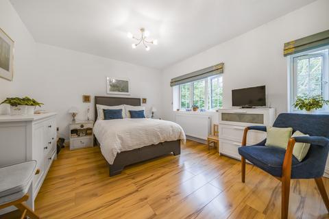 2 Risley Close, Morden, SM4 5DS