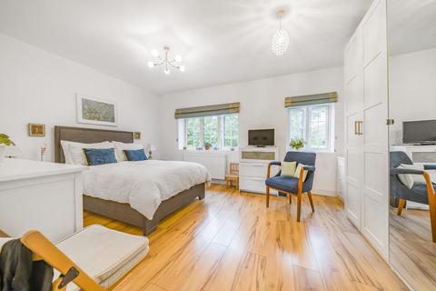 2 Risley Close, Morden, SM4 5DS