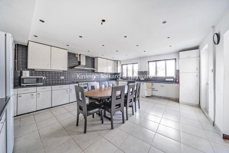 Dormers Wells Lane Southall UB1 4 bed house to rent £3,000 pcm (£692 pw)
