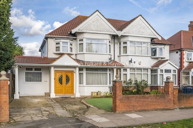 Dormers Wells Lane Southall UB1 4 bed house to rent £3,000 pcm (£692 pw)