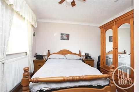 76 Cowslip Crescent, Lowestoft, NR33 8LB
