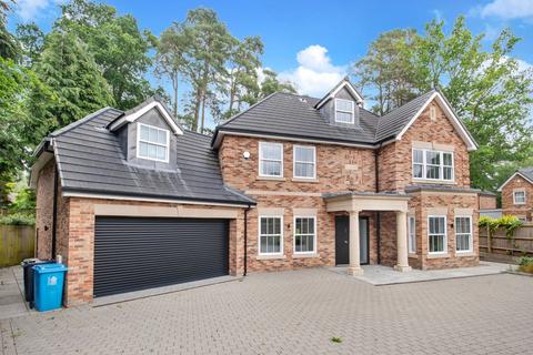 5 bedroom detached house for sale, Llanvair Cl