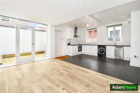 2 bedroom end of terrace house for sale, Lambert Way, London N12