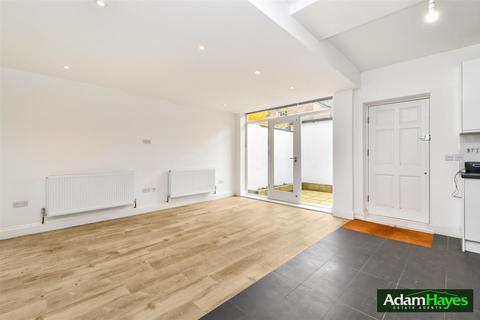 2 bedroom end of terrace house for sale, Lambert Way, London N12