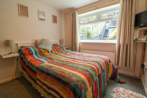 29 Blackshaw Road, Glossop, SK13 7SN