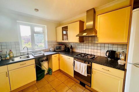 2 bedroom flat to rent, Eagle Road, Poole