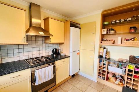 2 bedroom flat to rent, Eagle Road, Poole