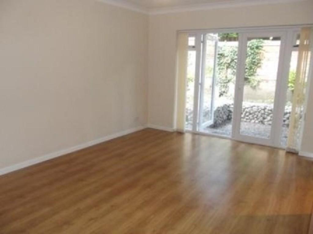 Parkdale Court, Kenilworth Road 2 bed apartment to rent £900 pcm (£