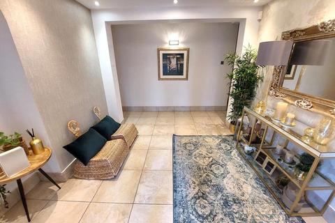 4 Boardman Road, Manchester, M8 4WJ