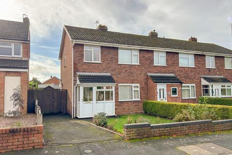 3 bedroom end of terrace house for sale, St. Chads Close, Wellington