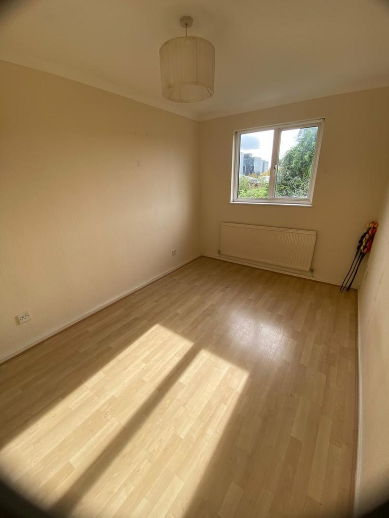 Sandown Road, Slough 1 bed apartment to rent £1,200 pcm (£277 pw)