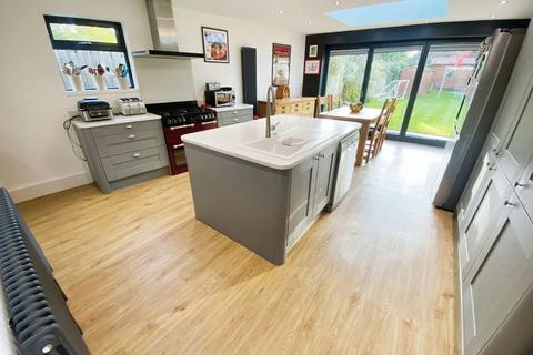 25 Hollyfield Road, Sutton Coldfield, B75 7SN