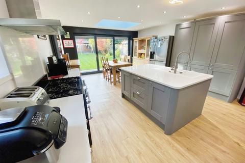25 Hollyfield Road, Sutton Coldfield, B75 7SN