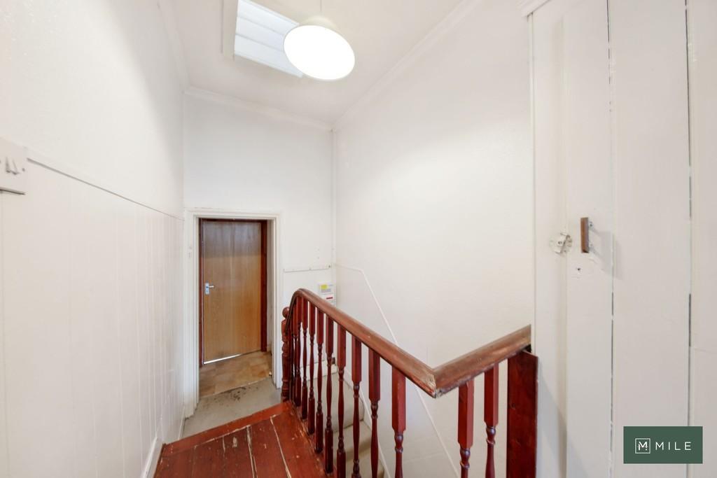 Top floor flat, 4 Cobbold Road   SC4df Q4 Kw V1 De1y TR