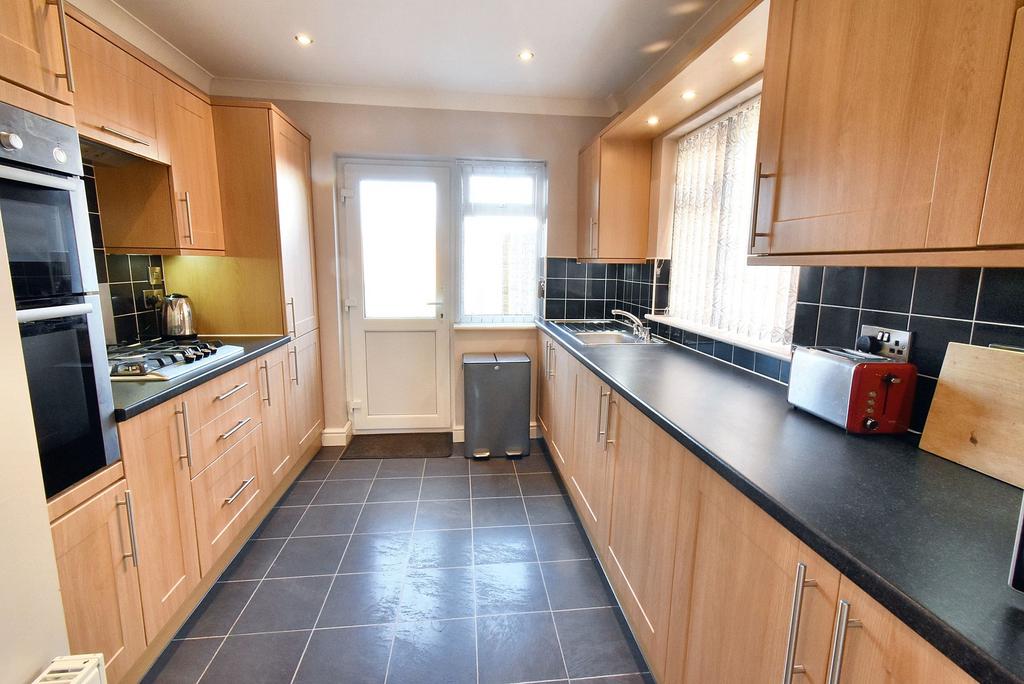 Rylands Road, Ashford TN24 3 bed semidetached house for sale £325,000