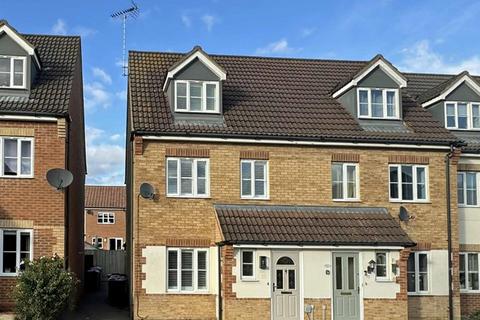 3 bedroom end of terrace house to rent, Elgar Way, Stamford