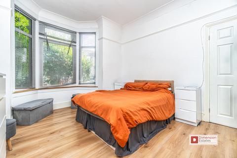 3 bedroom flat to rent, Newport Road, Leyton, London, E10