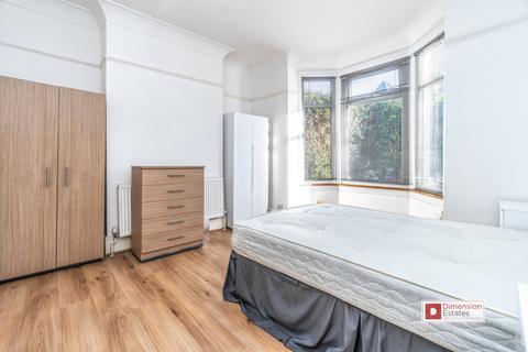 3 bedroom flat to rent, Newport Road, Leyton, London, E10