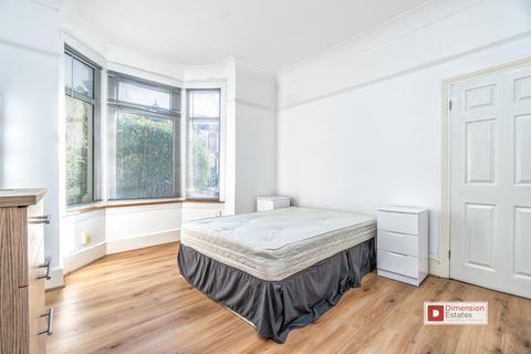 3 bedroom flat to rent, Newport Road, Leyton, London, E10