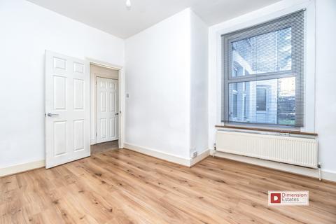 3 bedroom flat to rent, Newport Road, Leyton, London, E10