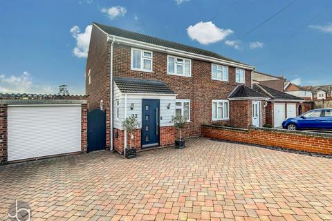 72 Walnut Tree Way, Tiptree, Colchester, CO5 0NL