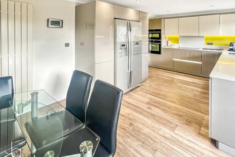 72 Walnut Tree Way, Tiptree, Colchester, CO5 0NL
