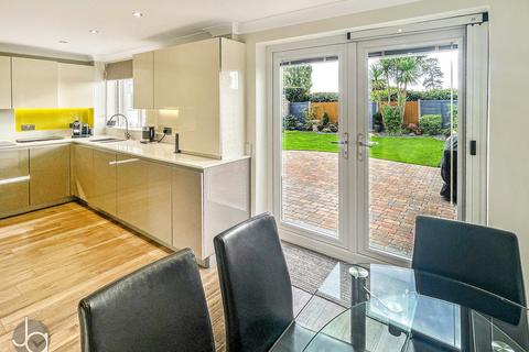 72 Walnut Tree Way, Tiptree, Colchester, CO5 0NL