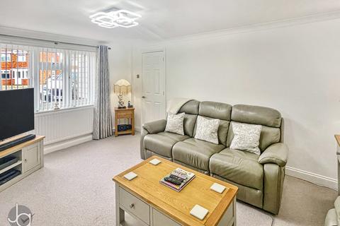 72 Walnut Tree Way, Tiptree, Colchester, CO5 0NL