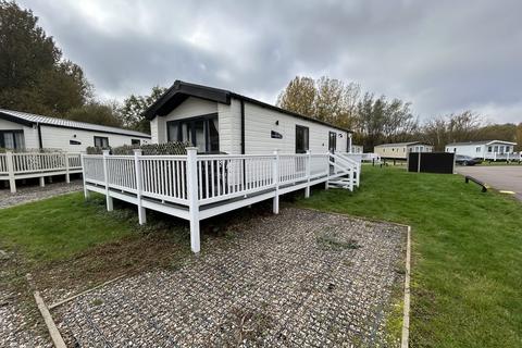 2 bedroom mobile home for sale, Essex Road, Hoddesdon