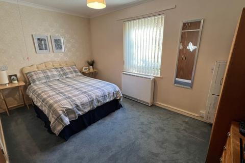 2 bedroom ground floor flat for sale, Parklands Court, Sketty, Swansea