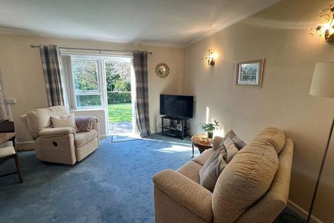 2 bedroom ground floor flat for sale, Parklands Court, Sketty, Swansea