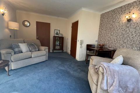 2 bedroom ground floor flat for sale, Parklands Court, Sketty, Swansea