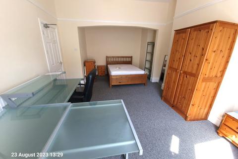 6 bedroom house share to rent, Gwydr Crescent, Uplands, Swansea